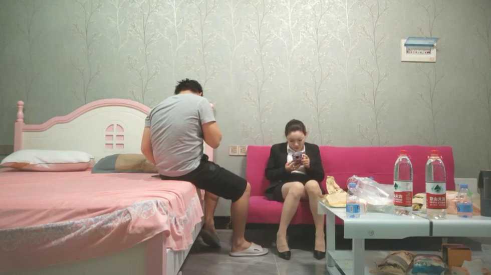 香蕉小视频入口-女仆把扒开给客人玩-成人AV