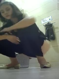 a v色-校长把校花按在桌上-成人AV