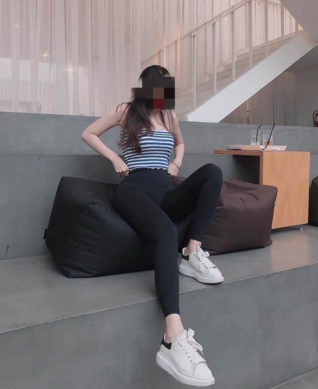 国产传媒懂得-鲜奶快递员-成人AV