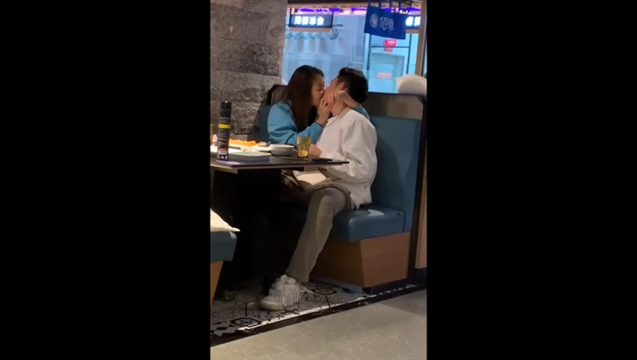 日韩精品人妻中文字幕在线GIF-和同学洗澡互摸JiJi-成人AV